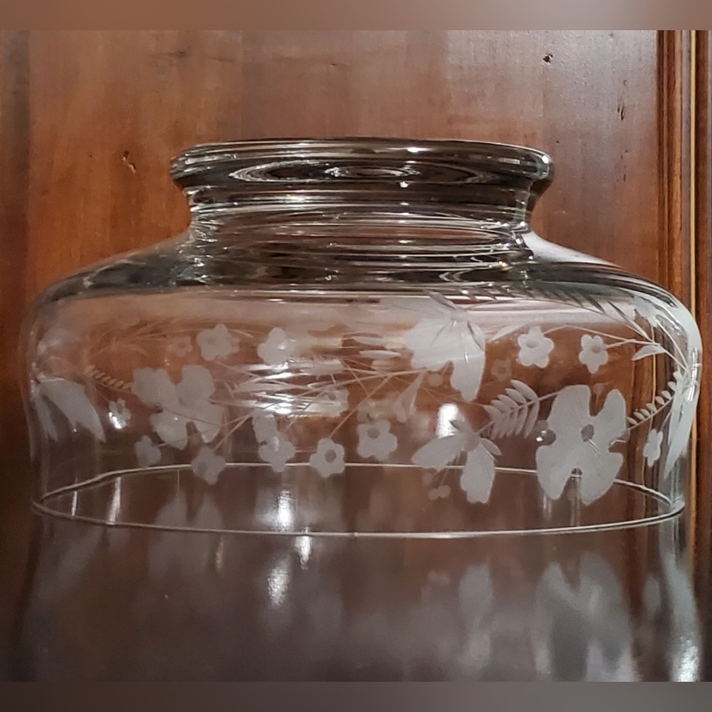 🇷🇴 8 1/2" Etched Floral Bowl with Thick Pedestal Base - Picture 4 of 16